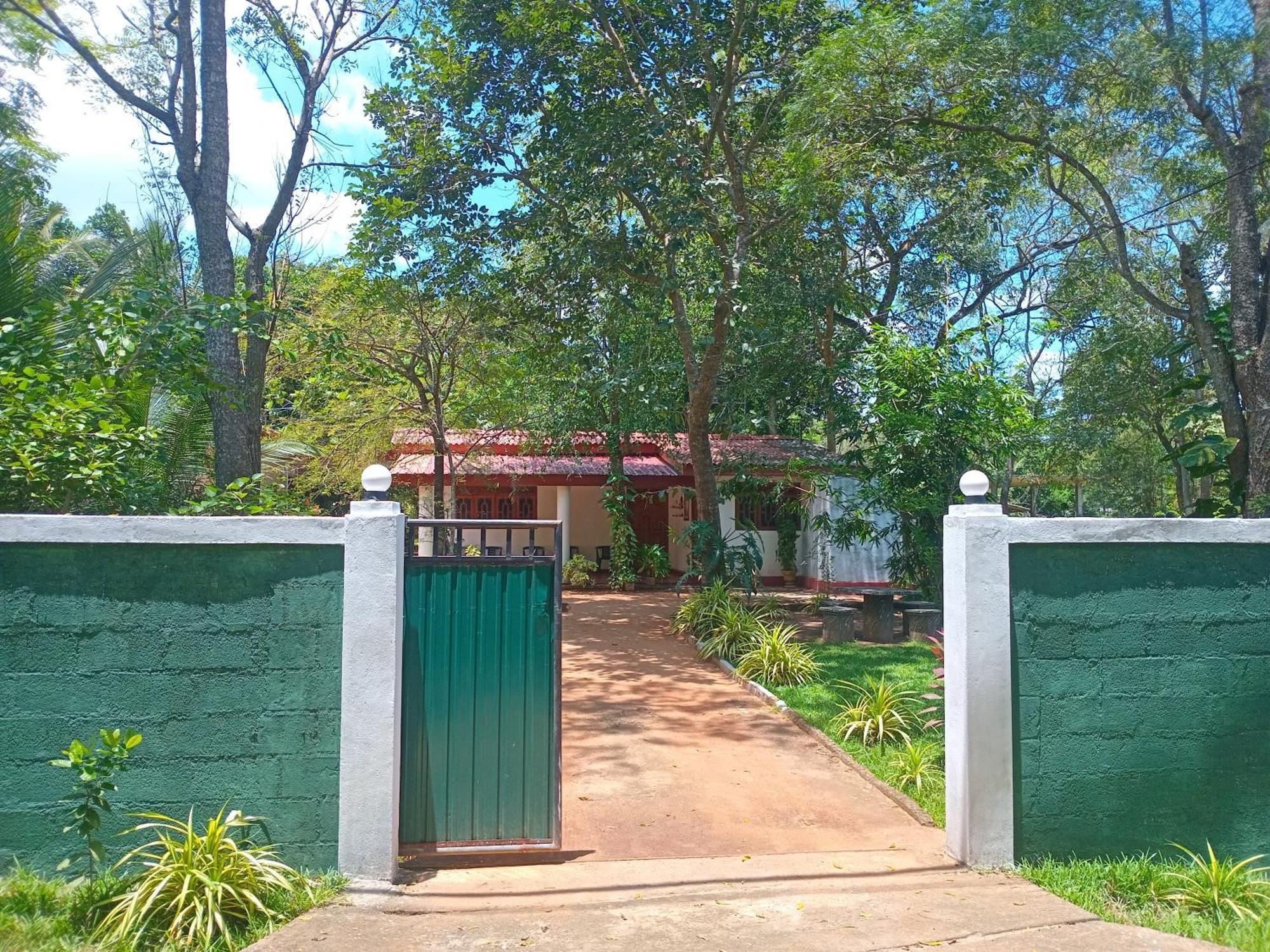 Senasuma Holiday Bungalow أنرادابورام المظهر الخارجي الصورة